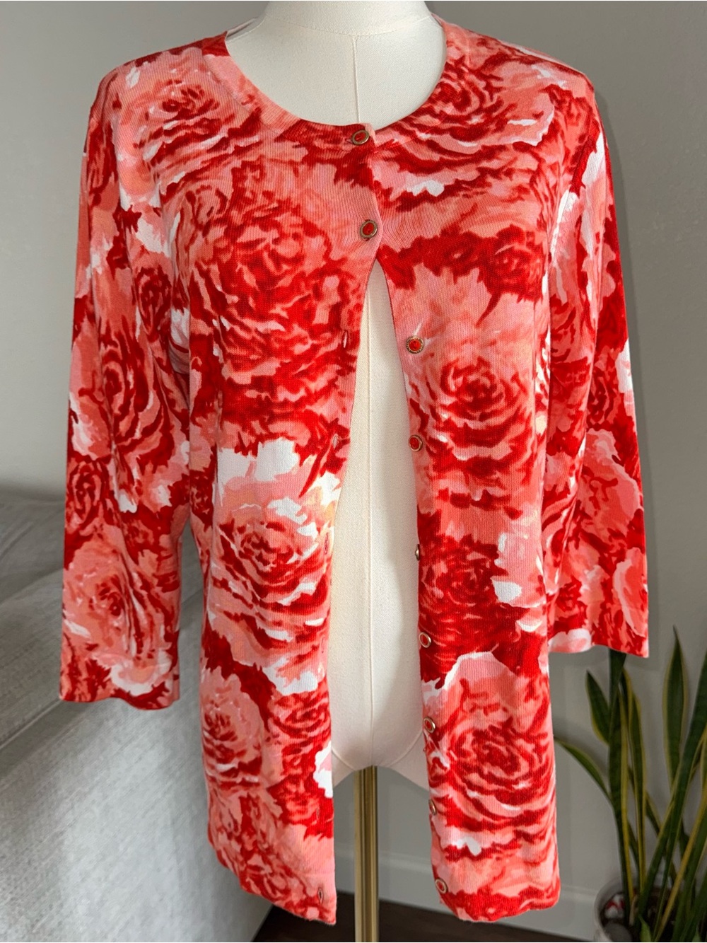 Women’s Floral Cardigan Sweater Medium Rose Button Front 3/4 Sleeve Cotton Red